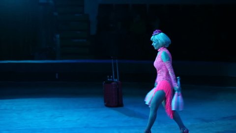 The girl juggles pins in the Circus arena. 스톡 비디오