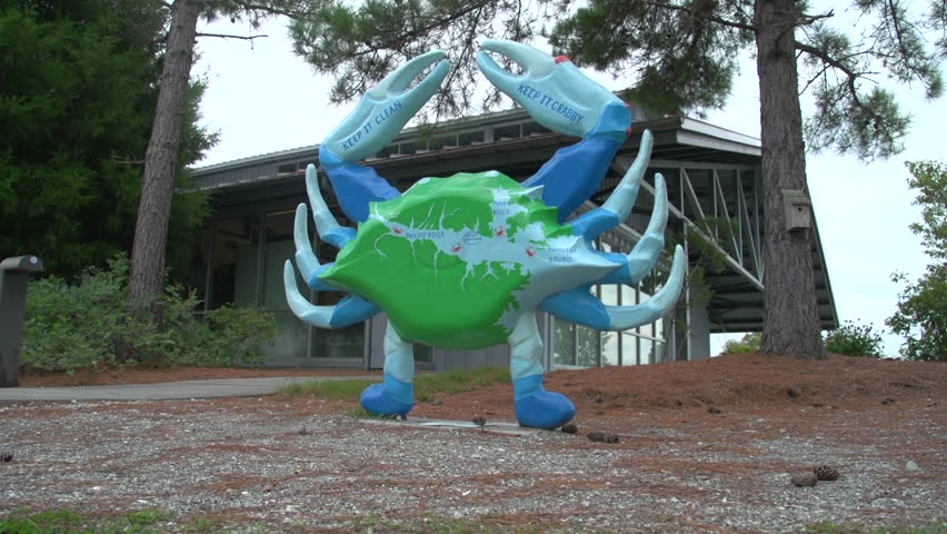 a big crab statue