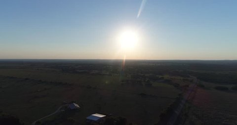 Salado , Texas at sunset over a famr to market road Stock Video