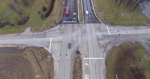 A view looking down at the 4-way intersection of Route 53 and Manhattan Road on a cloudy late winter day Video stock