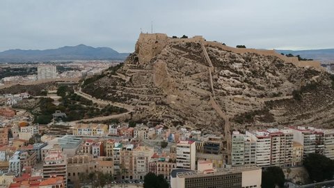 Santa Barbara Castle, an ancient fortification structure that stands in the middle of Alicante. స్టాక్ వీడియో