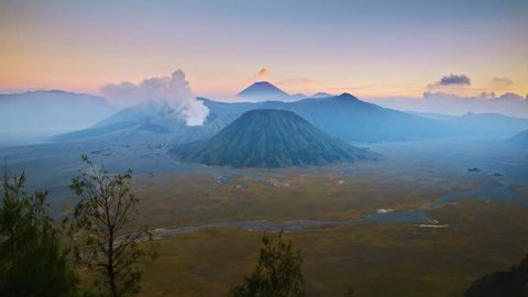 4K Timelapse of Bromo volcano at sunset, East Java, Indonesia  Stockvideó