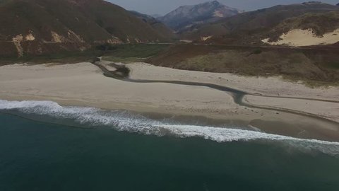A pacific beach in Big Sur, California Video stock