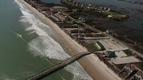 High pass over the white sands around the Seaview Pier in North Topsail Beach, NC. Arkivvideo