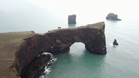 Стоковое видео: The small peninsula, or promontory, DyrhÌ_laey is located on the south coast of Iceland