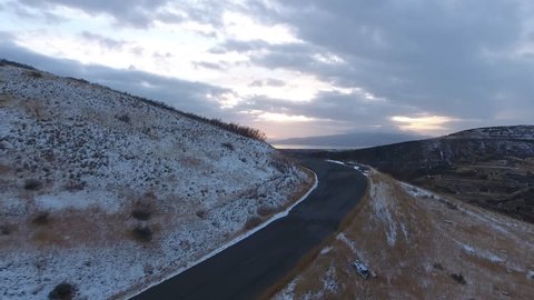 Take a peek around the corner of the Sqauw Peak overlook during sunset Arkivvideo