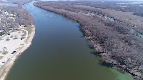Panning up on the illinois river with birds flying and the river flowing. Arkistovideo