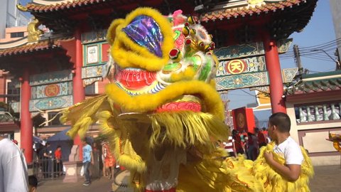 16th February 2018. Bangkok, Thailand. Chinese lion performing on street during Chinese new year festival, slow motion  