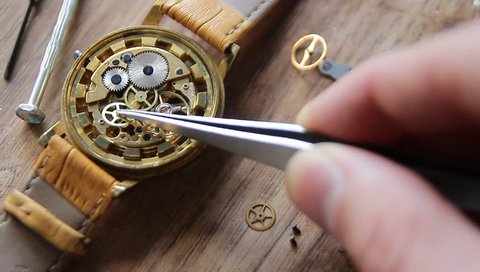 Watchmaler is repairing mechanical watches