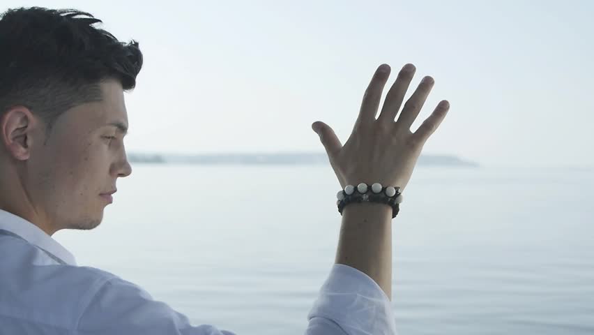 
Guy Strokes by Hand Air
