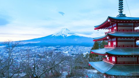 4K Timelapse of Mt. Fuji with Chureito Pagoda at sunrise in winter, Fujiyoshida, Japan. : vidéo de stock