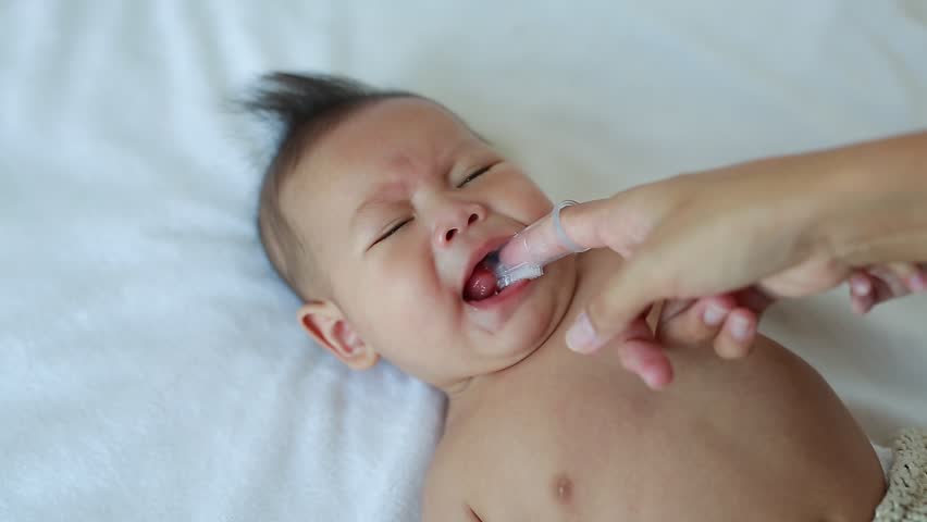 how to clean a baby's tongue