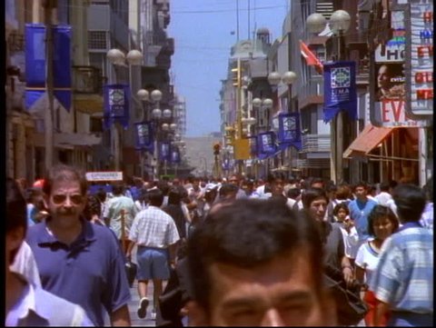 PERU, 1998, Lima, pedestrian street, crowd, crushed, medium wide shot