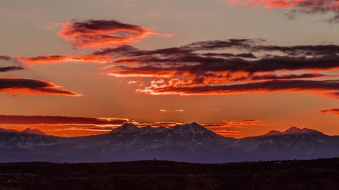 Time Lapse - Beautiful Sunrise above Mountain Range with Orange Clouds - 4K: film stockowy