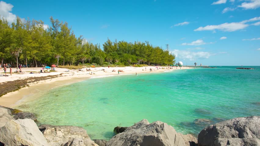 People having a rest on the Fort Zachary Taylor park beach. Raw video source.