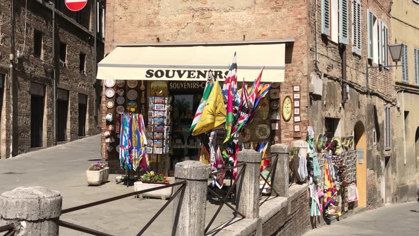 SOUVENIR SHOP IN SIENA