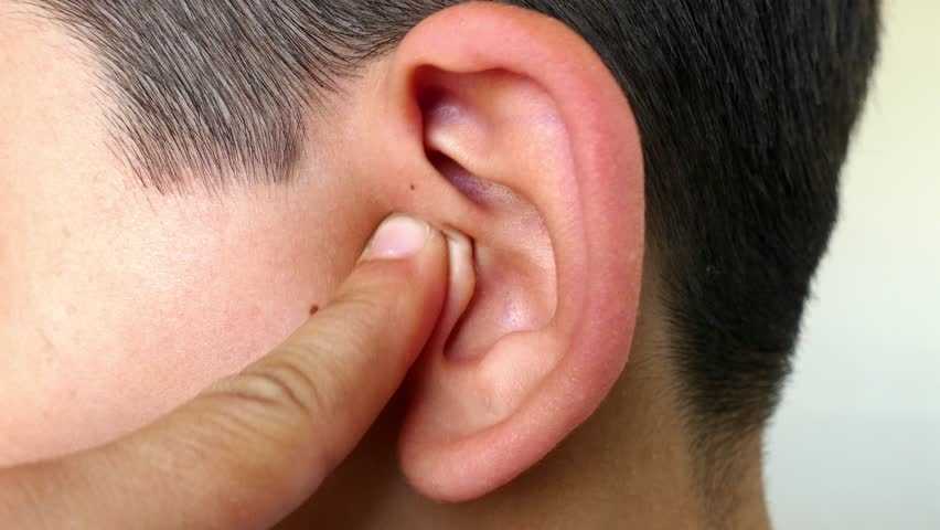 scratching ear finger diseases pain: стоковое видео (без лицензионных плате...