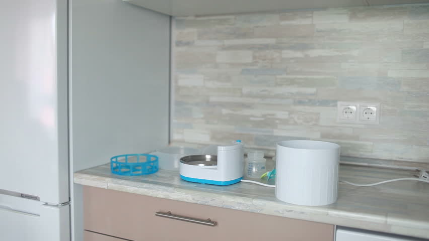 Baby bottle steamer machine for bottle cleaning., Steaming and sterilizing nipples and milk bottles for baby.