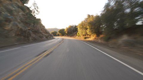 Sunset Winter Mountain Highway Driving Plate Video de stock