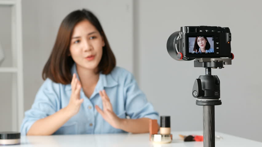 Young asian woman beauty fashion blogger recording video Presen her product. shooting on camera.