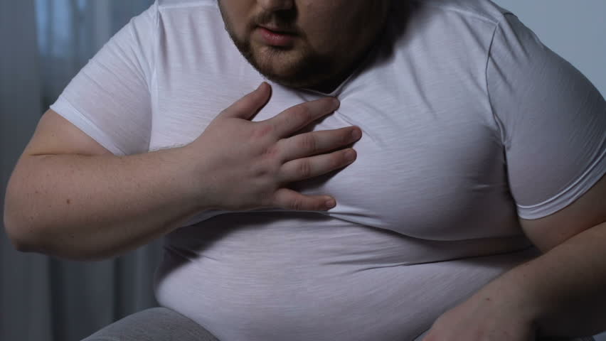Тяжело быть толстой. Полные люди. Полынй человек с одышкой. Пациент с ожирением.