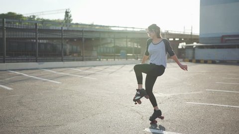Attractive beautiful young woman riding roller skating and dancing in the streets. Urban background วิดีโอสต็อก