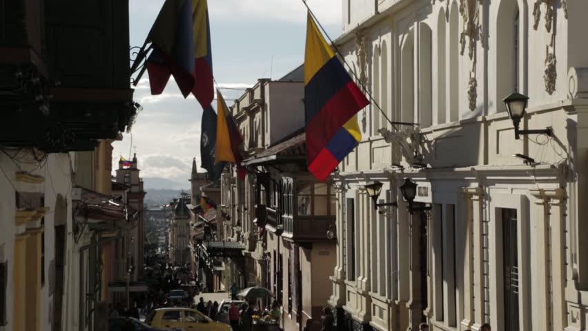 Calle del centro de Bogota, barrio la Candelaria  bandera Colombia,