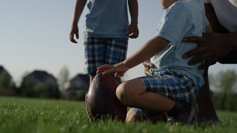 Football game with the family young kids with dad: stockvideo