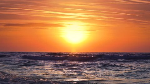 Beautiful sunrise over the sea water video Stock-video