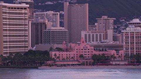 Honolulu, Oahu, Hawaii circa-2018. Aerial view of Waikiki Beach at dusk. Shot with Cineflex and RED Epic-W Helium. స్టాక్ వీడియో