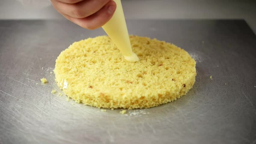 Baker's Cream Round