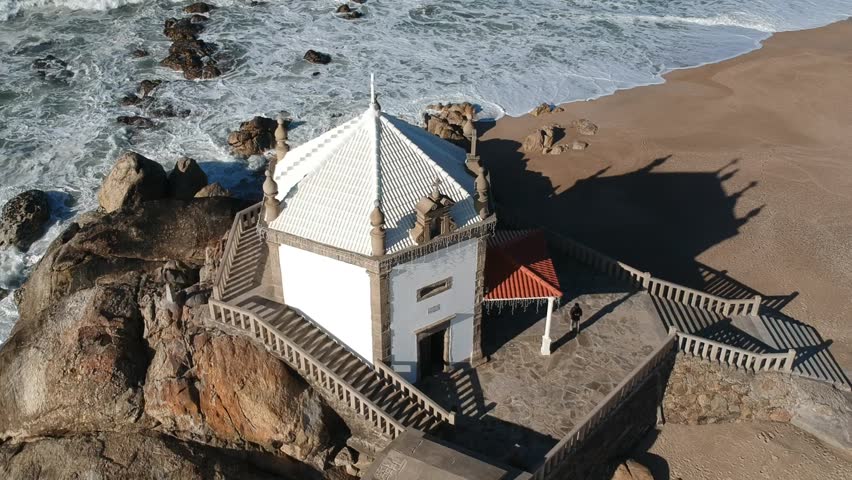 Zoom out from Chapel