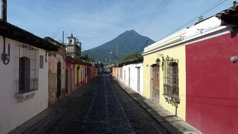 Antigua Guatemala, calle colonial, street old 