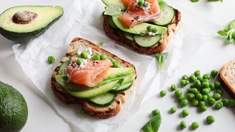 Toast with avocado, cucumber and salmon
 Video de stock