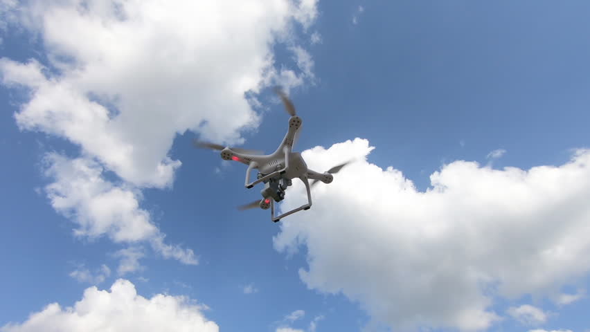 flying dji phantom 3