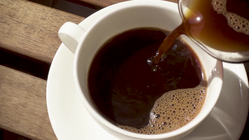 hot black coffee pot pour into Stok Videosu (%100 Telifsiz) 1012390202 Shut...
