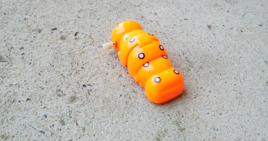 wind up caterpillar toy