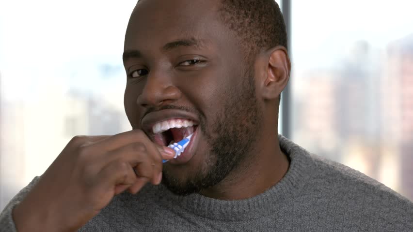 Black Man Brushing His Teeth Stockvideoklipp på (helt royaltyfria) 1012401674 | Shutterstock