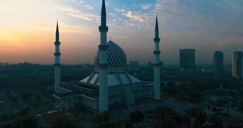 Sultan Salahuddin Abdul Aziz Mosque. It is the country's largest mosque and also the second largest mosque in Southeast Asia after Istiqlal Mosque in Jakarta, Indonesia.