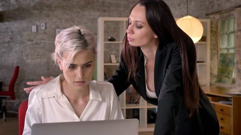 Introducir 21+ imagen webcam office lesbian