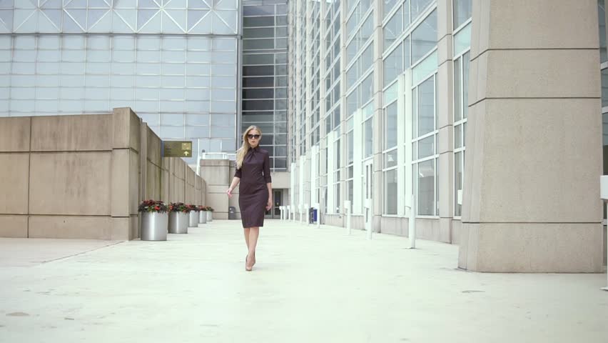 Attractive business woman commuter using smartphone walking in city of Chiacgo