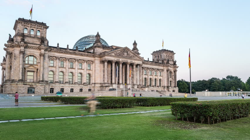 Hyperlapse time lapse sequence of the Reichstag in Berlin at dusk