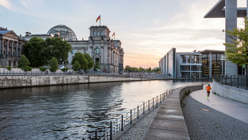Hyperlapse time lapse sequence of the Reichstag in Berlin at dusk