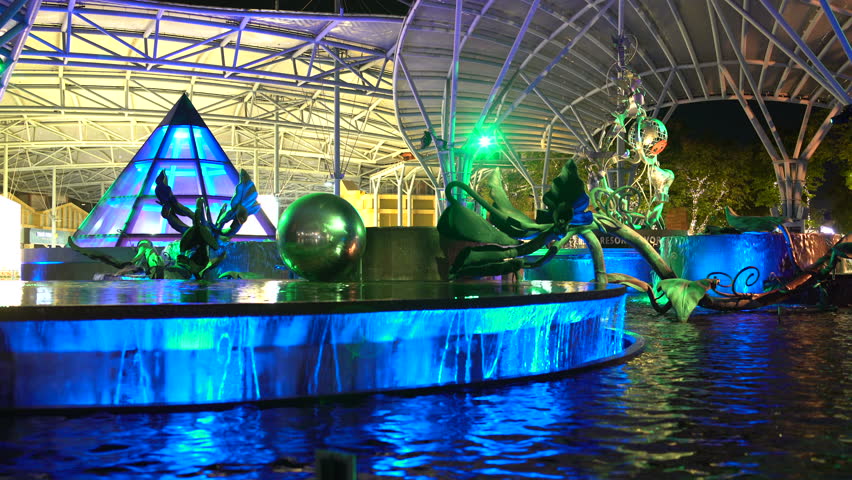 Light fountain with sculptures