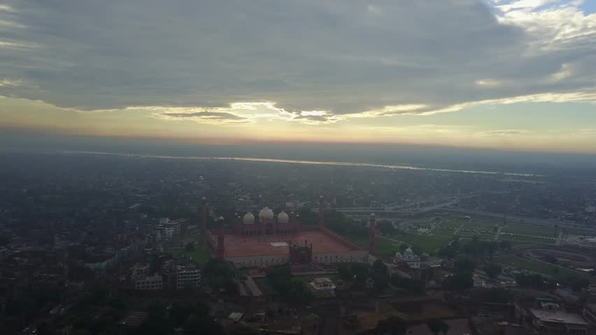 Drone video of Badshahi mosque and whole lahore 2 