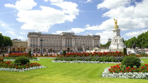 6K - Buckingham Palace And Queen Victoria Statue Time Lapse in London - Commercially Usable