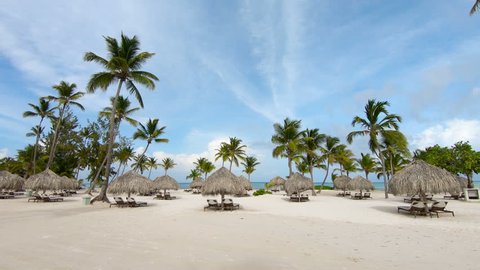 The best beaches in the world. Hawaiian Islands / Sun umbrellas on the beach with white sand. deck chair, lounge, recliner, daybed, chaise-longue, sun lounger and the blue sea