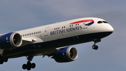 BRITISH AIRWAYS BOEING 787-9 DREAMLINER G-ZBKE at HEATHROW AIRPORT ENGLAND - June 7, 2018