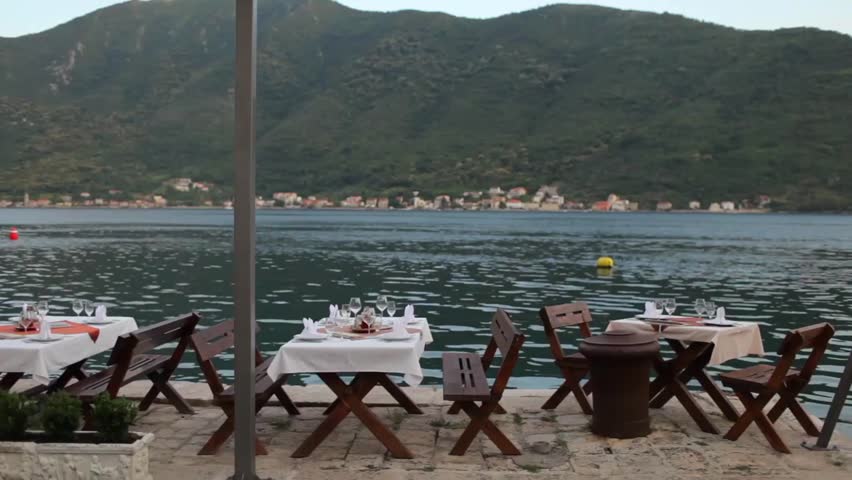 restaurant on the lake shore
