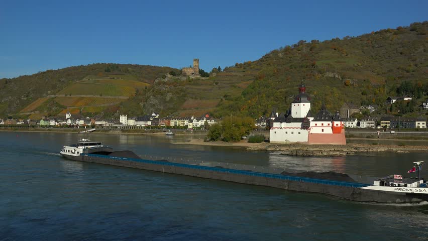 Pfalzgrafenstein Castle and Gutenfels Castle in Kaub, Rhine River, Rhineland-Palatinate, Germany, Europe